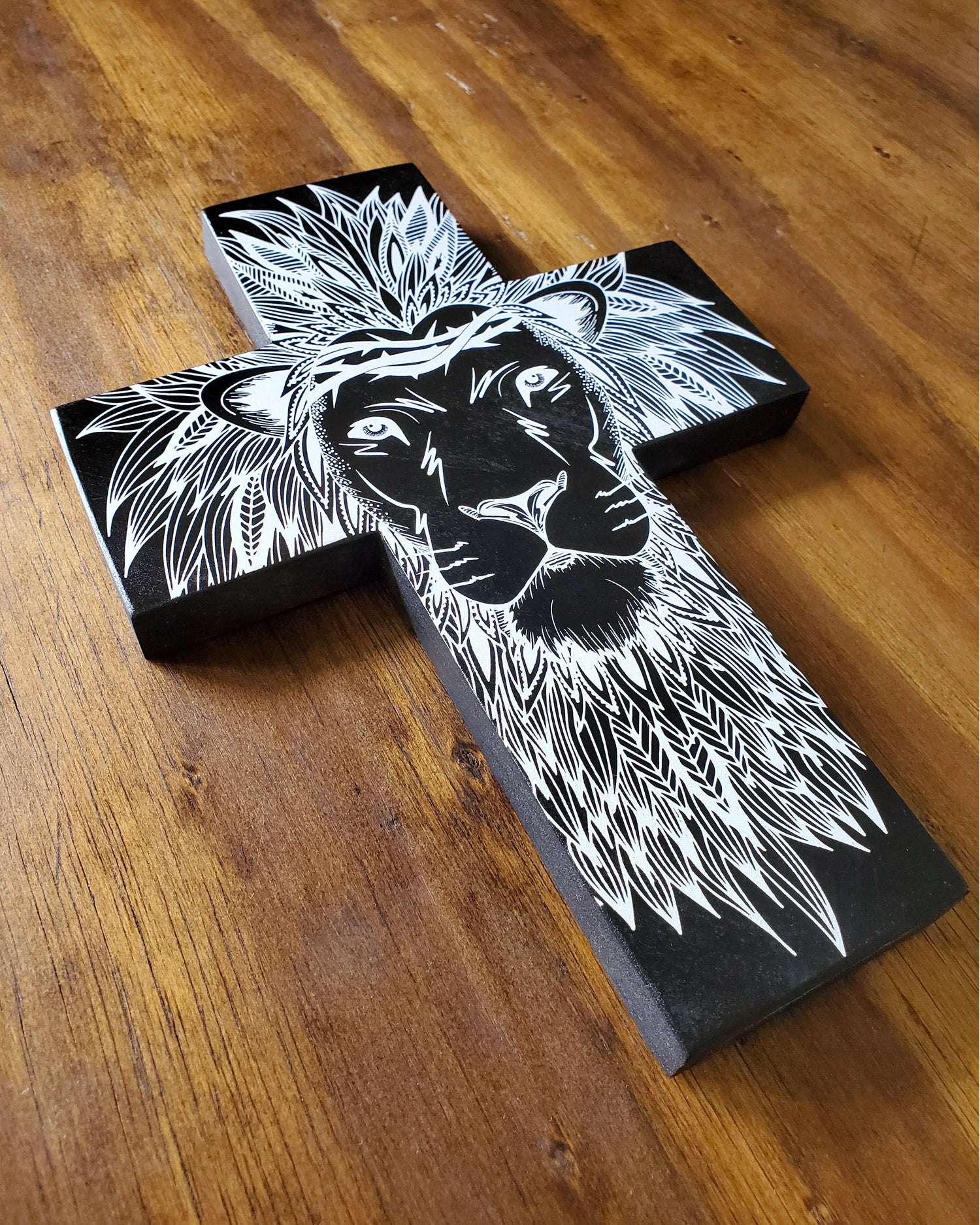 Lion of Judah- Cross Black/White