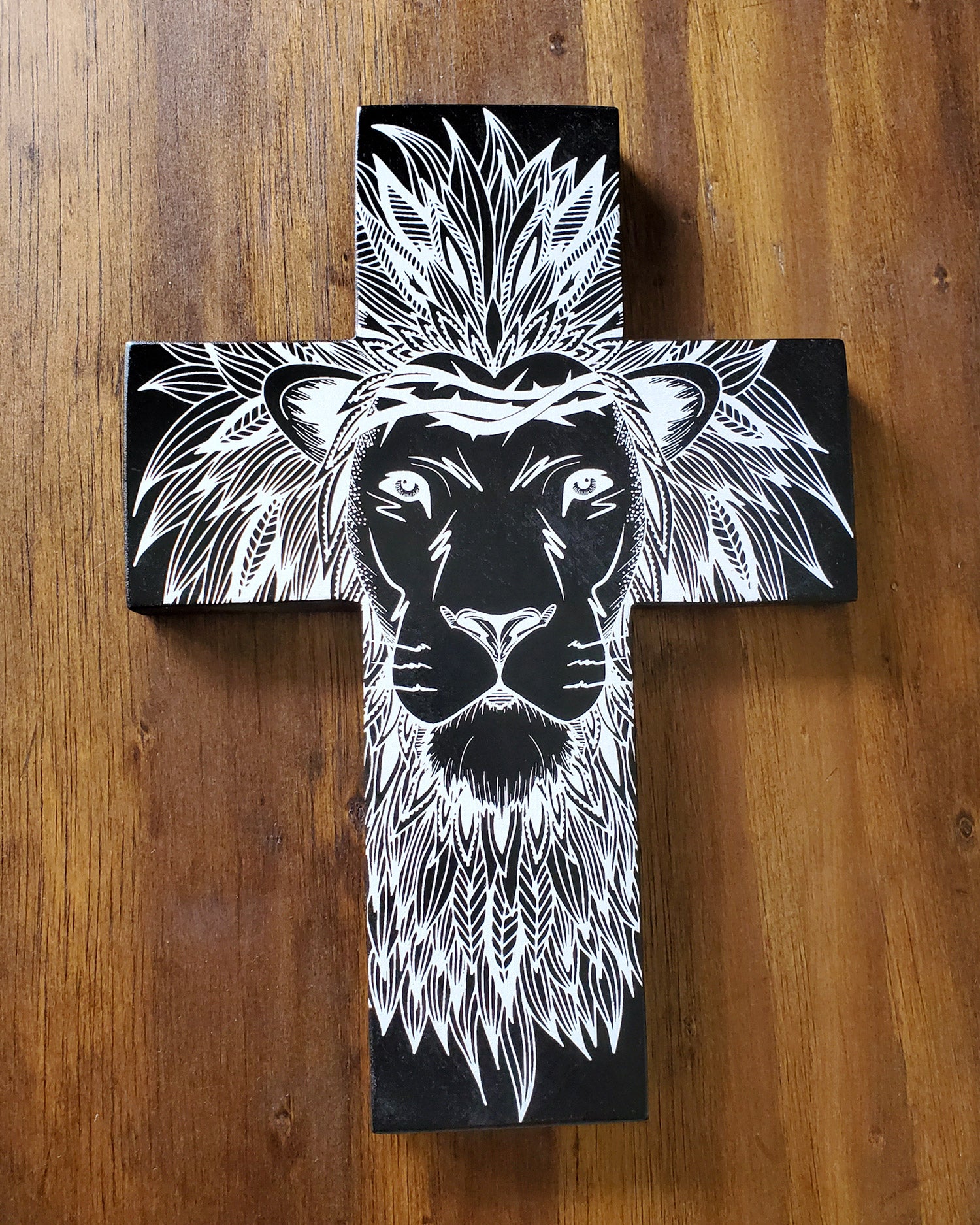 Lion of Judah- Cross Black/White – Gods Brush Strokes